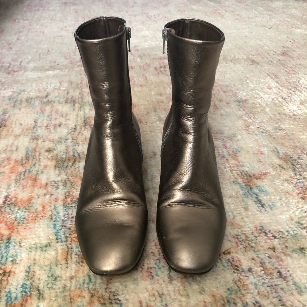 Coclico size 39.5 metallic gold boot.